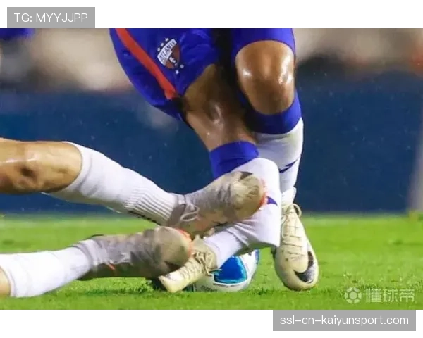 布伦特福德球员暴力犯规被直接红牌罚下